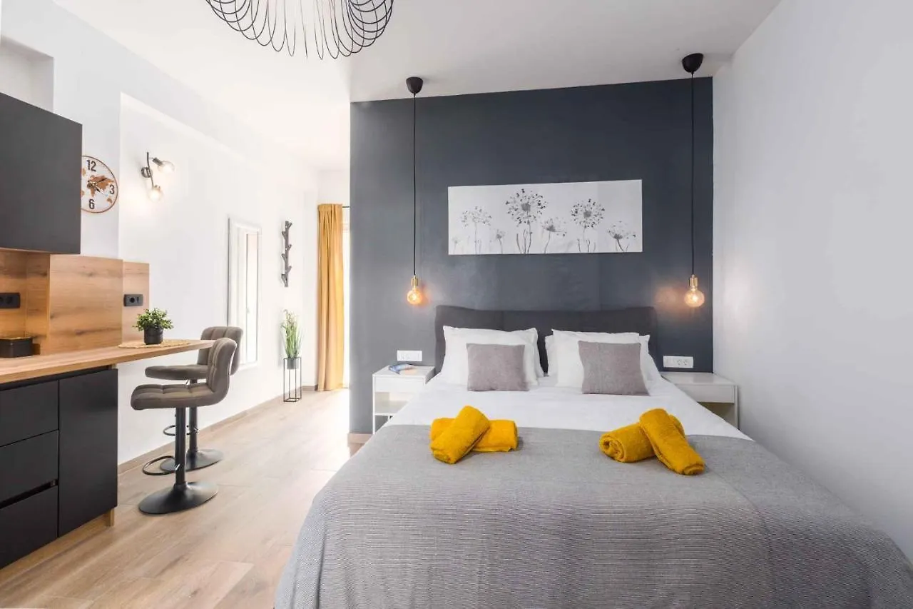 Apartments In Porec - Istrien 43008 0*,